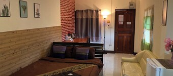 Sandee Place Chomthong