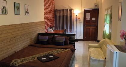 Sandee Place Chomthong