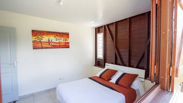 2 chambres, coffres-forts dans les chambres, fer et planche Ă repasser