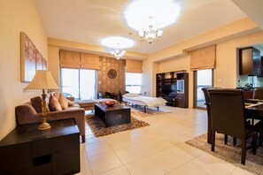 Living area - Arabian Beach Apartment at JBR THE WALK (Dubai)