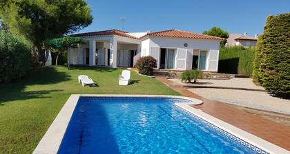 Villa with sea view, superb garden, private swimming pool 11 people, air conditioning