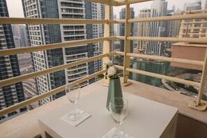 Deluxe Apartment, 2 Bedrooms | Balcony - Deluxe Apartment with Lake View (Dubai)