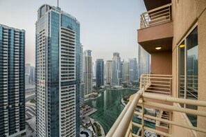 Exterior - Deluxe Apartment with Lake View (Dubai)