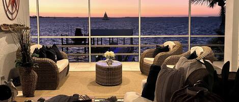 Smart TV, chimenea, reproductor de DVD y impresora