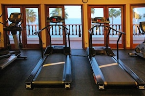 Fitness facility - Light, Airy Luxury Hamilton Cove Villa La Casa Sirena w/Golf Cart - Great Value! (Avalon)
