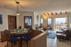 Smart TV, fireplace, DVD player