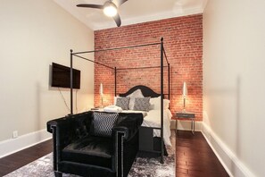 1 chambre, fer et planche à repasser, Wi-Fi, literie fournie