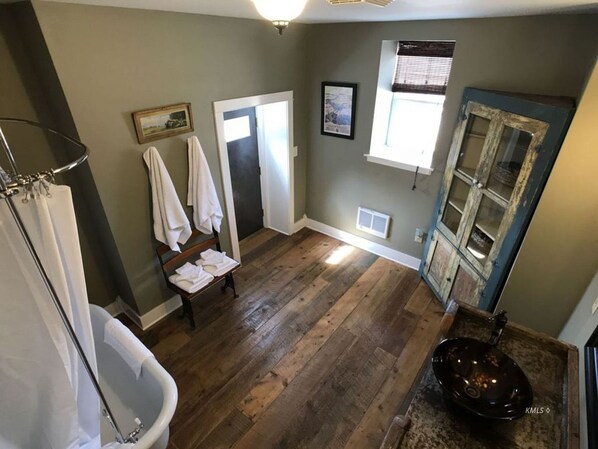 Combined shower/tub, hair dryer, towels, soap