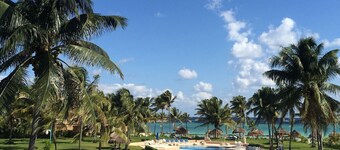 PRIME LOCATION! Private Beach, Very Nice!