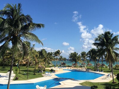 PRIME LOCATION! Private Beach, Very Nice!