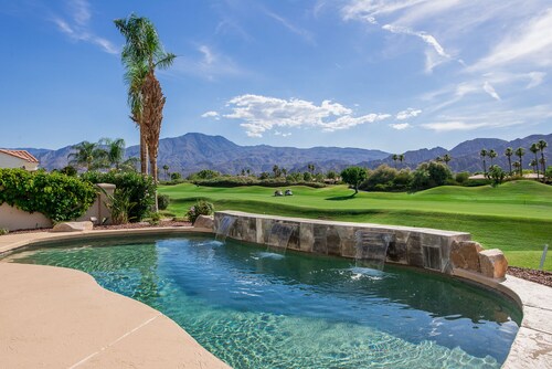 Breathtaking views from your private pool & spa in PGA West: 3 BD/STR #065869