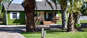 CREEKFRONT HOME, LIGHTED PIER, FENCED YARD