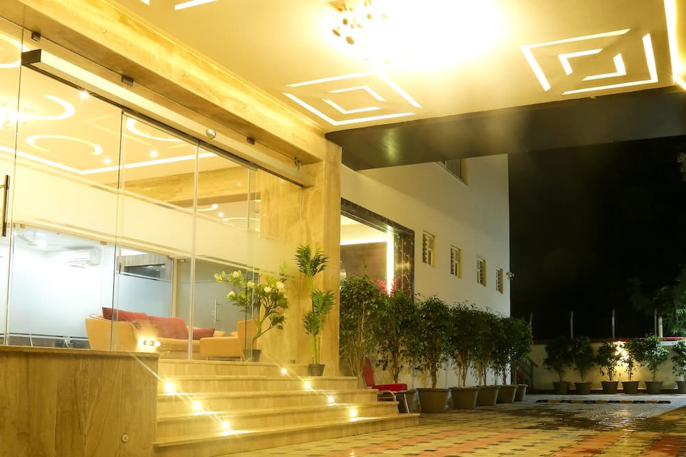 Hotel SRR Grand