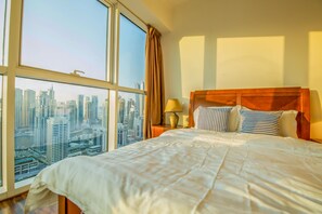 豪華公寓, 2 間臥室, 陽台, 海景 | 1 間臥室、高級寢具、書桌、遮光布/窗簾