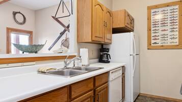 KĂŒhlschrank, Mikrowelle, Ofen, Herdplatte