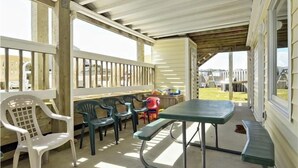 Outdoor dining - Free Heated Pool, Hot Tub, Rec. room! Beach! (Corolla)