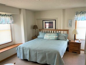 6 bedrooms, iron/ironing board, free WiFi, bed sheets - Six-bedroom with pool, hot tub, and game room. Free pool heat and close to the beach. WH-21 (Corolla)