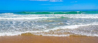 Walk to the beach, Hot Tub, Rec room, private pool with FREE POOL HEAT 8/30 - 10/10