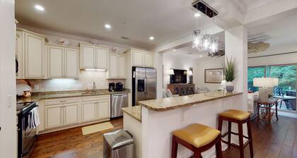 Abundant Amenities! Pool, Bikes, Near to beach!