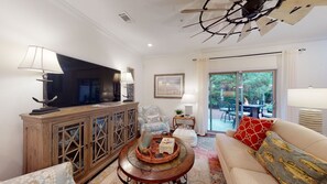 Smart TV, fireplace, video library - Abundant Amenities! Pool, Bikes, Near to beach! (Saint Simons Island)