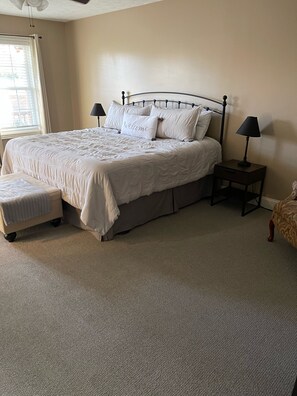 4 bedrooms, iron/ironing board, free WiFi, bed sheets