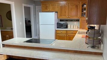 Frigorífic, microones, forn i placa de cuina