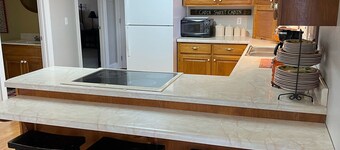 Pool / Grill,  Dale Hollow Lake and nearby Sunset Marina with Mountain view