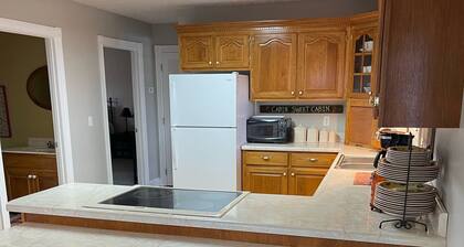 Pool / Grill, Dale Hollow Lake and nearby Sunset Marina with Mountain view