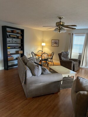 Smart TV, DVD player