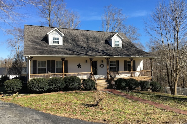 Dale Hollow Lake, Private Swimming Pool and Beautiful 4 BR 3 1/2 Baths