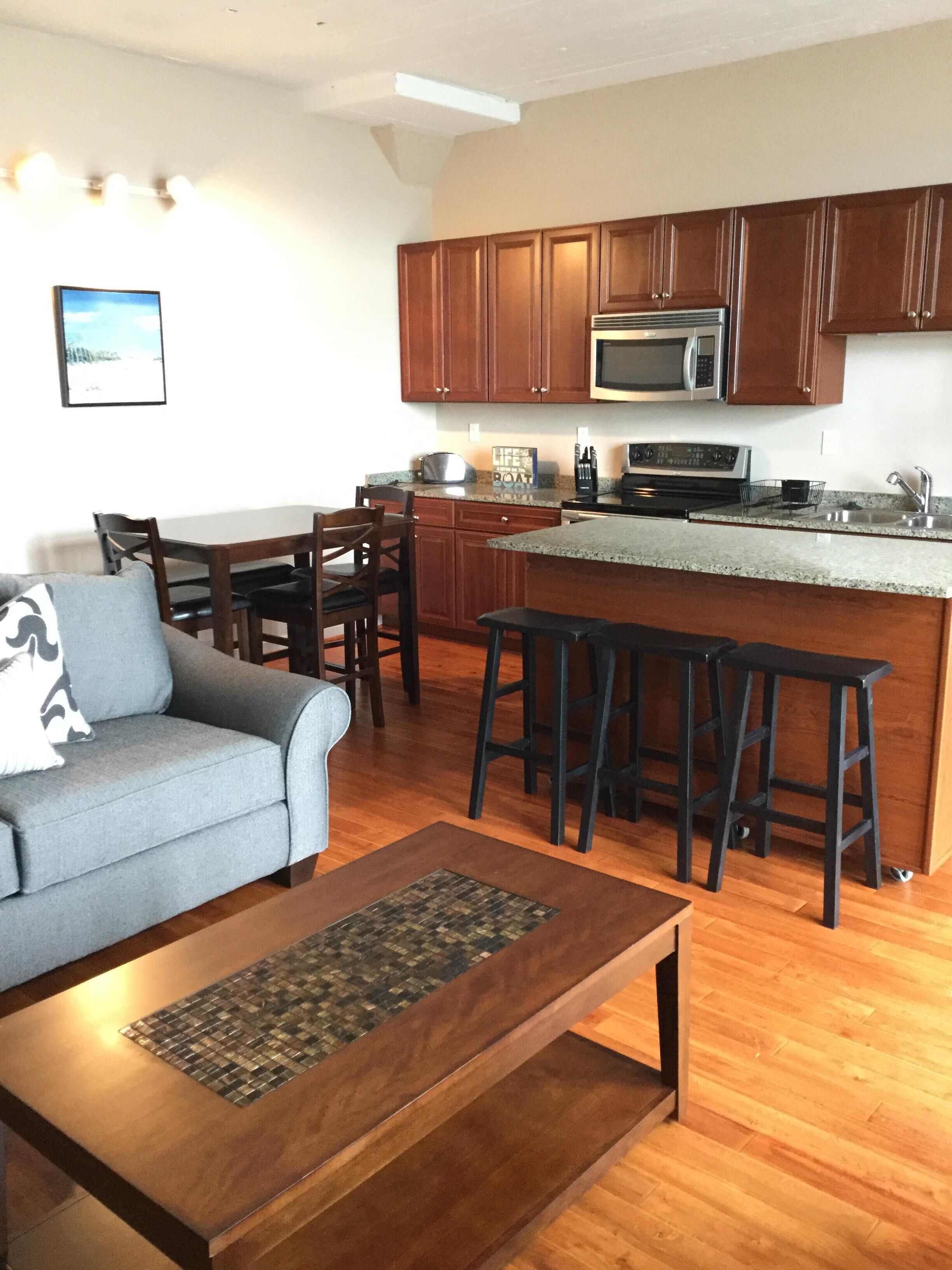 Holiday Rates at Chesapeak!  2 Bdrm Sleeps 8, 2 baths,  1st Flr Water Front