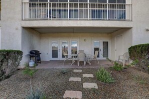 Outdoor dining - Las Palmas Resort #302 | All-Inclusive Amenities (Saint George)