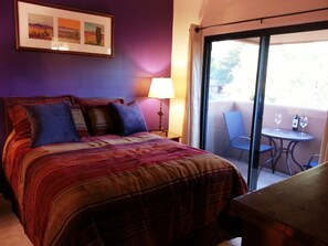 2 bedrooms, Egyptian cotton sheets, desk, soundproofing - Red Rock Luxury- Beautiful Red Rock Views, Near Hiking, Biking, and Shopping (Sedona)