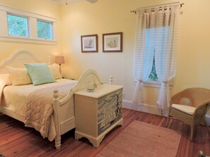 3 slaapkamers, een strijkplank/strijkijzer, reisbedje, gratis wifi