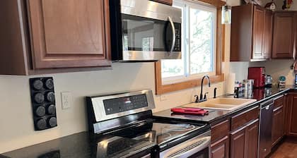 New Listing! Beautiful Remodeled Cabin! Excellent Location! WIFI