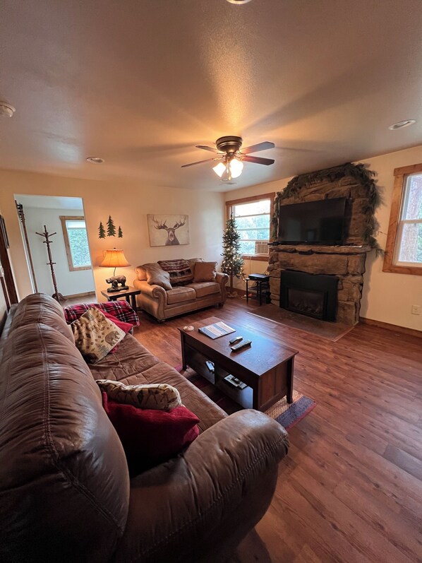 Smart TV, fireplace, DVD player