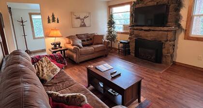 New Listing! Beautiful Remodeled Cabin! Excellent Location! WIFI