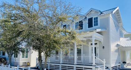Charming & spacious 3 BED, 2 BATH home! Next to pool, beach & bike trails!