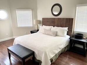 3 bedrooms, iron/ironing board, travel crib, WiFi - Charming & spacious 3 BED, 2 BATH home! Next to pool, beach & bike trails! (Orange Beach)