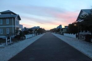 Exterior - Charming & spacious 3 BED, 2 BATH home! Next to pool, beach & bike trails! (Orange Beach)