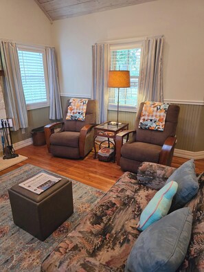 Smart TV, fireplace, DVD player, books