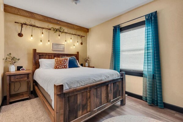 1 habitación, tabla de planchar con plancha, wifi gratis y ropa de cama 