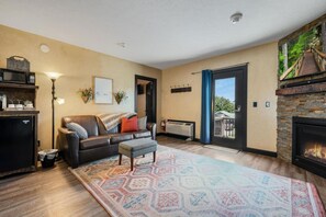 TV, fireplace