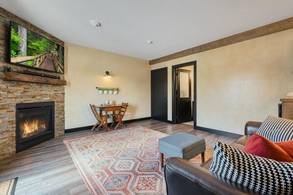TV, fireplace