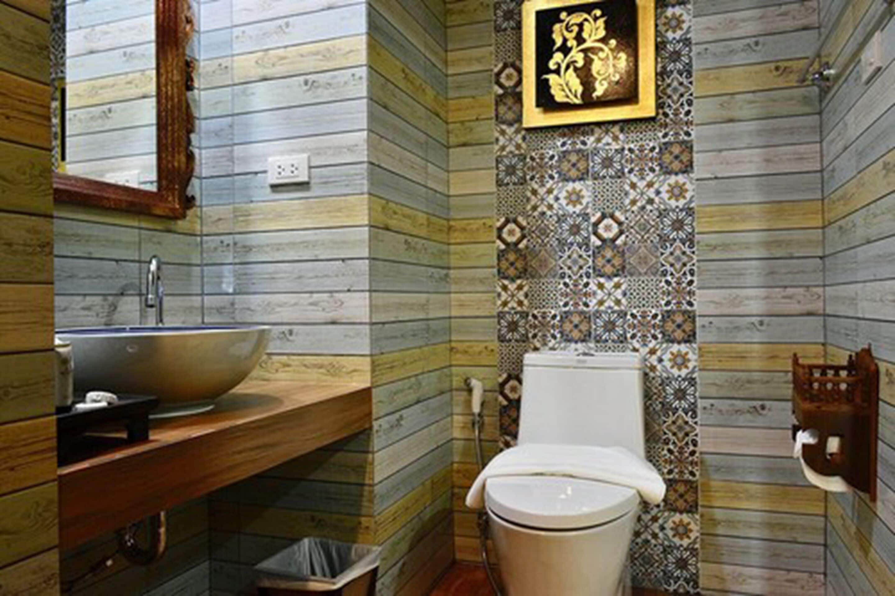 shower, rainfall showerhead, free toiletries, hair dryer