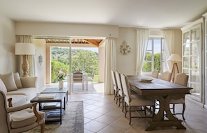 Family House, 4 Bedrooms, Ensuite (M63) | Living area