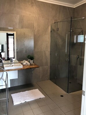 Bathroom - Fairway Manor Accommodation (Northam)
