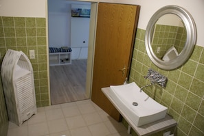 Romantic Apartment, 1 Bedroom, Garden Area (including 45 Euro cleaning fee) | Bathroom | Combined shower/bathtub, towels