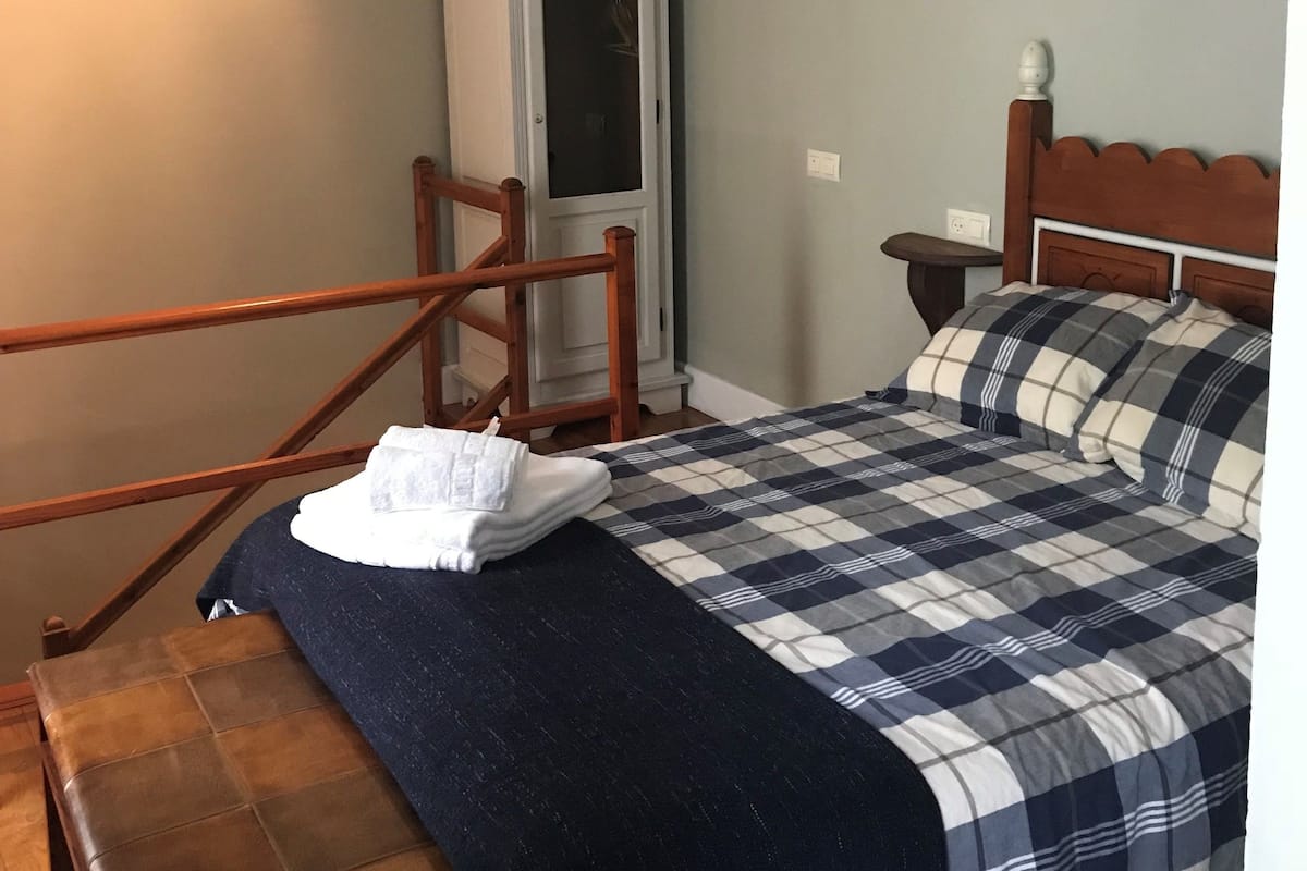 Camera familiare | Biancheria da letto di alta qualità, una cassaforte in camera