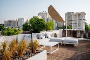 Suite – premium, 1 kingsize-seng (Khalid Ibrahim Grand Suite) | Sengetøy av topp kvalitet, minibar, safe på rommet og skrivebord